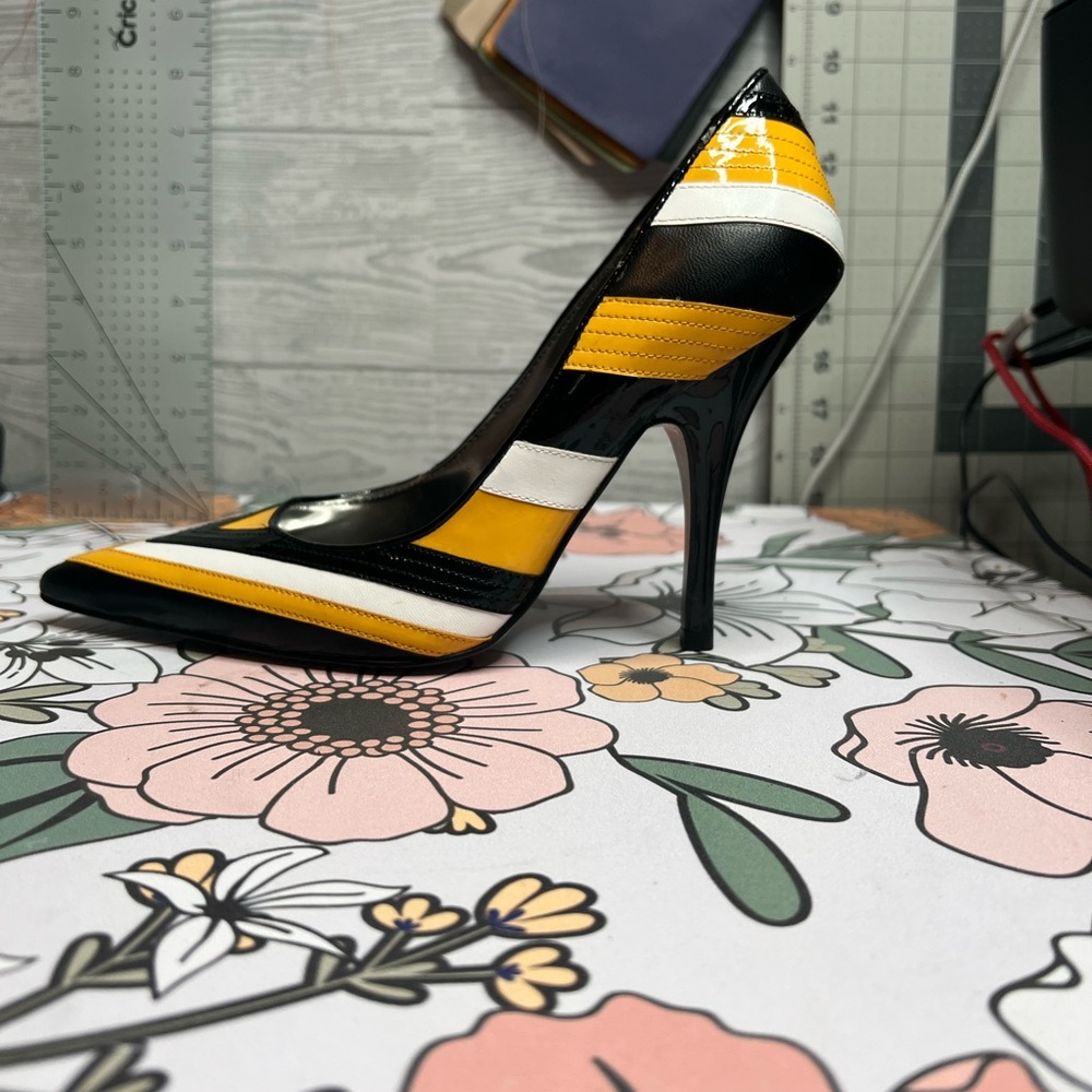 Carlos by Carlos Santana Black and Yellow Heels - Picture 2 of 4